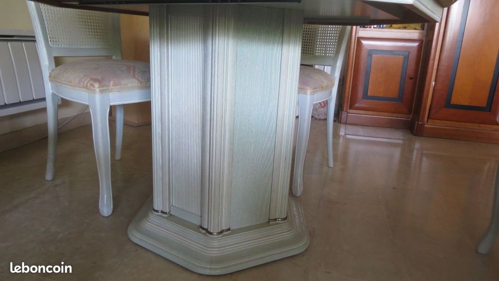 Table et chaises de salle &agrave; manger Meubles