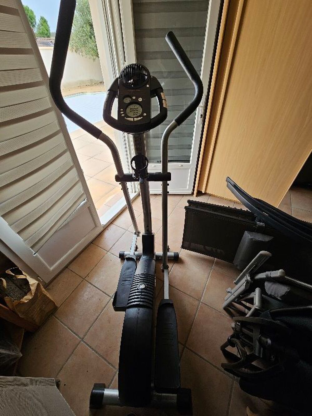 Proform 565 ekg cross trainer hotsell