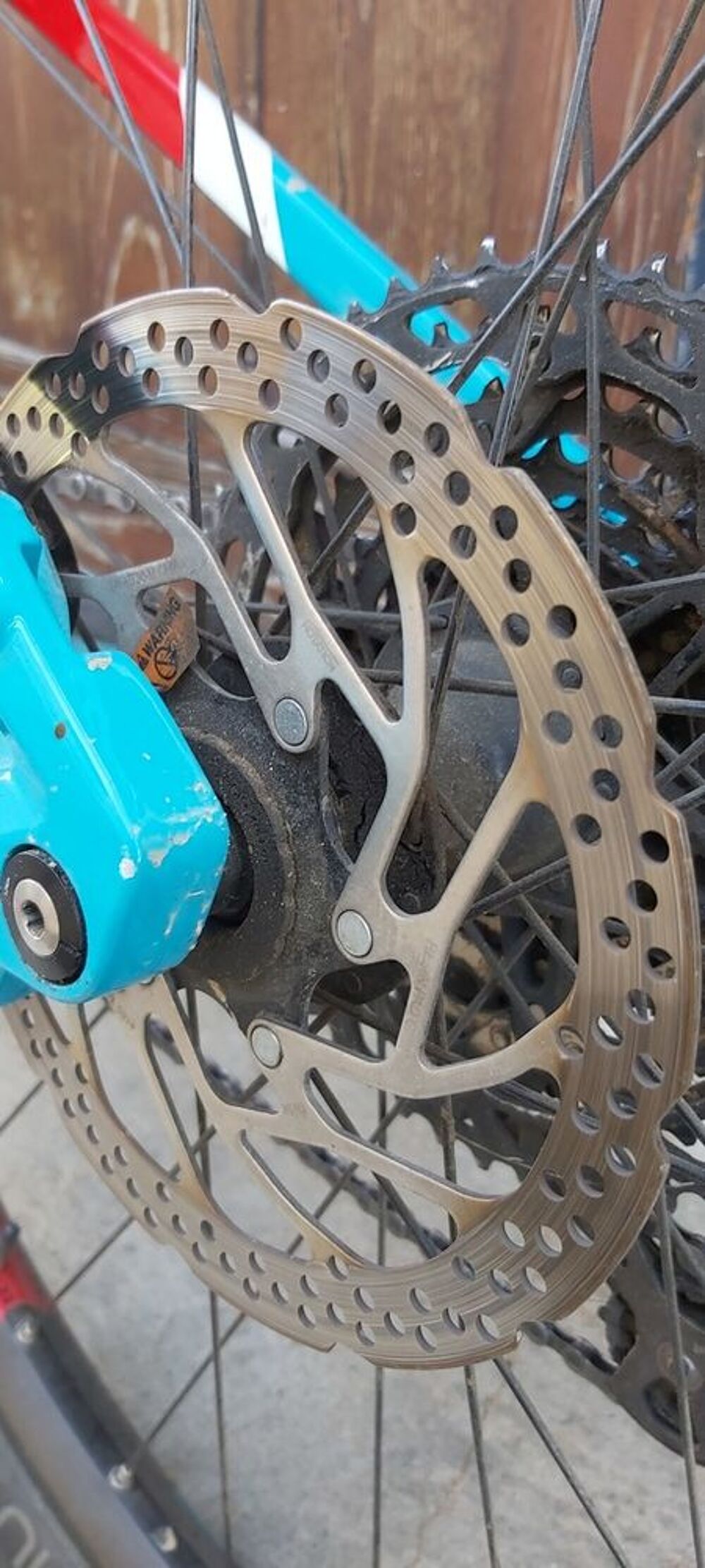 VTT Electrique Bleu et Rouge Vlos
