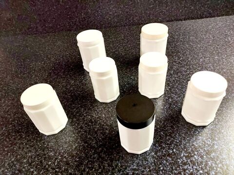 Pots  crme vintage en verre opale blanc  facettes 10 Montigny-aux-Amognes (58)