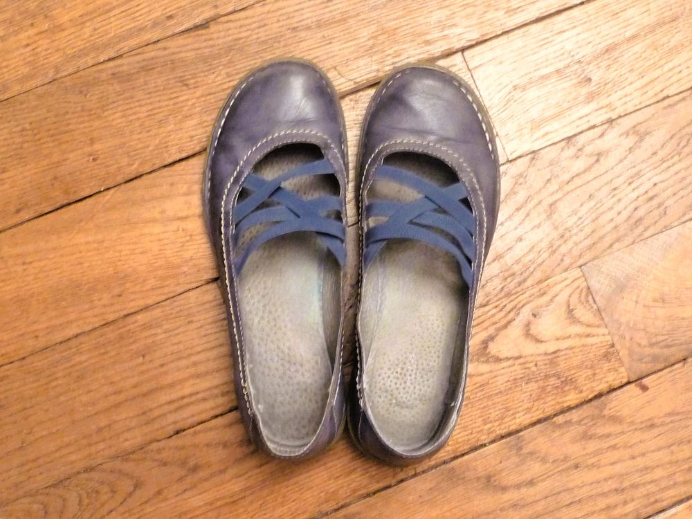 Chaussures Plates en Cuir Bleu avec 4 Elastiques Crois&eacute;s Chaussures