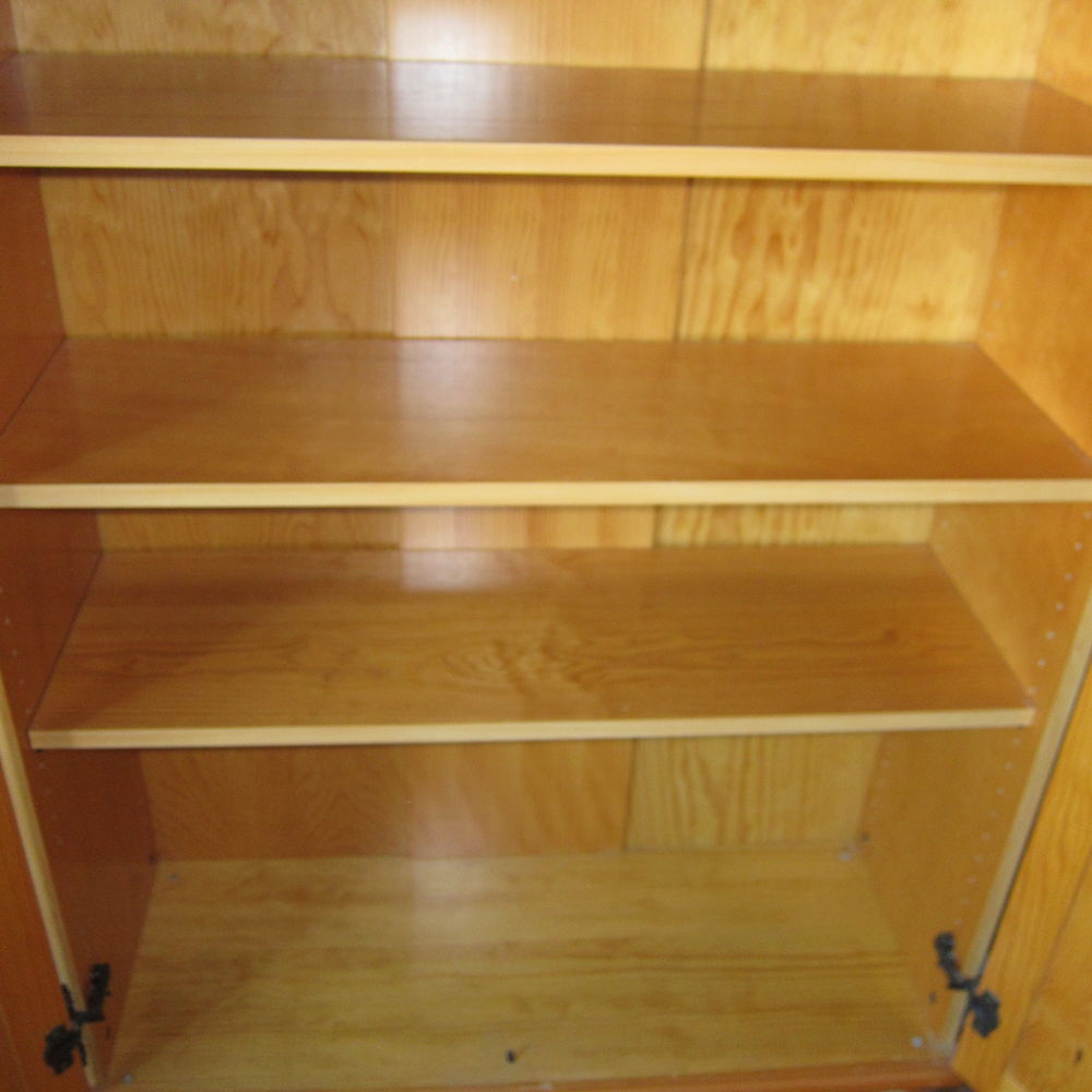 armoire vitrine en pin comme neuve Meubles