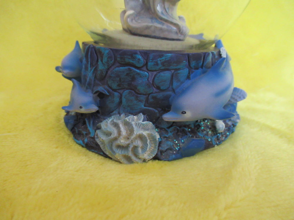 Boule d&eacute;corative (sans liquide) - dauphins en relief Décoration