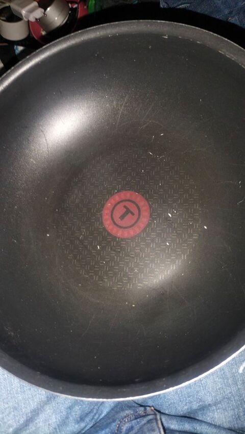 Pole wok Tefal diam 28 trs bon tat 15 Cachan (94)