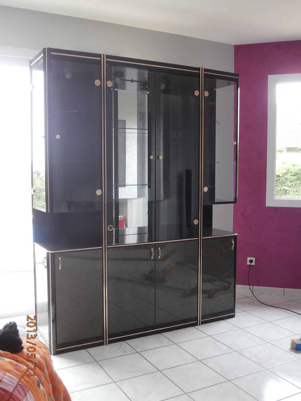 meuble vitrine contemporain avec luminaire interieur Meubles