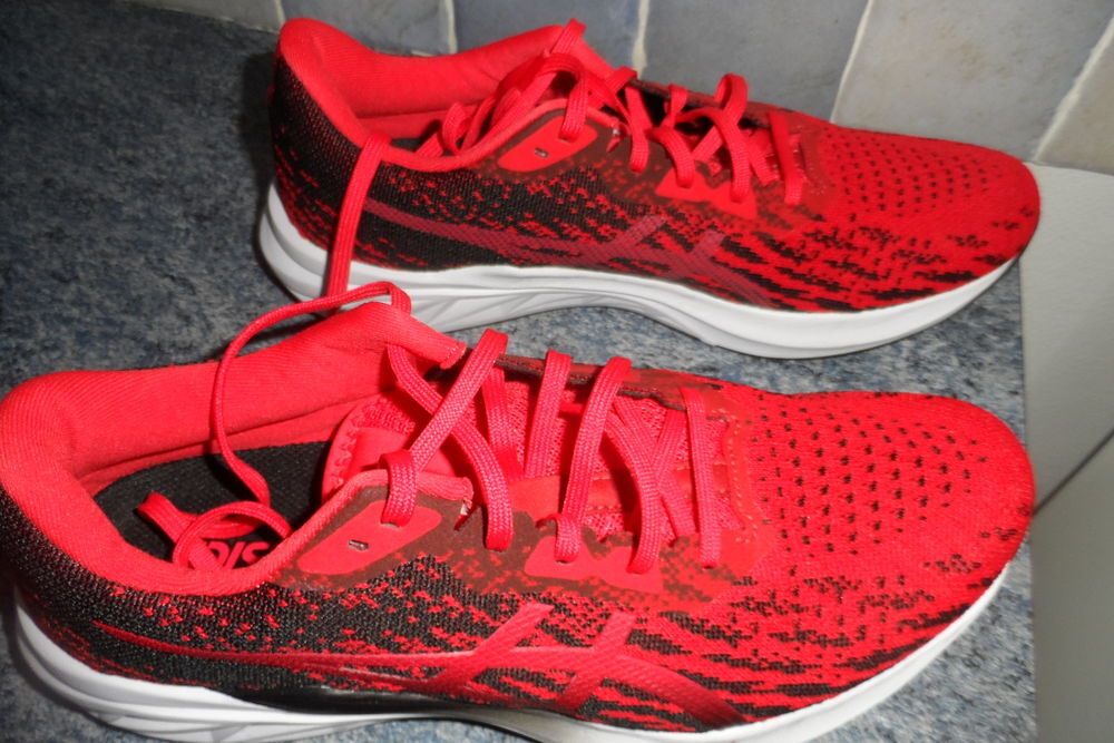 CHAUSSURES RUNNING ASICS NEUVES Chaussures