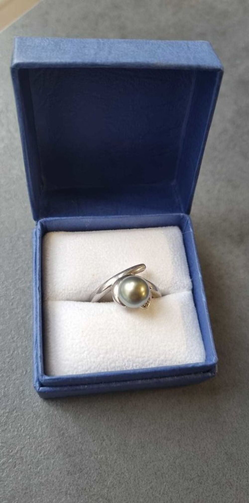 Tr&egrave;s jolie bague en argent T56 et perle de tahiti Bijoux et montres