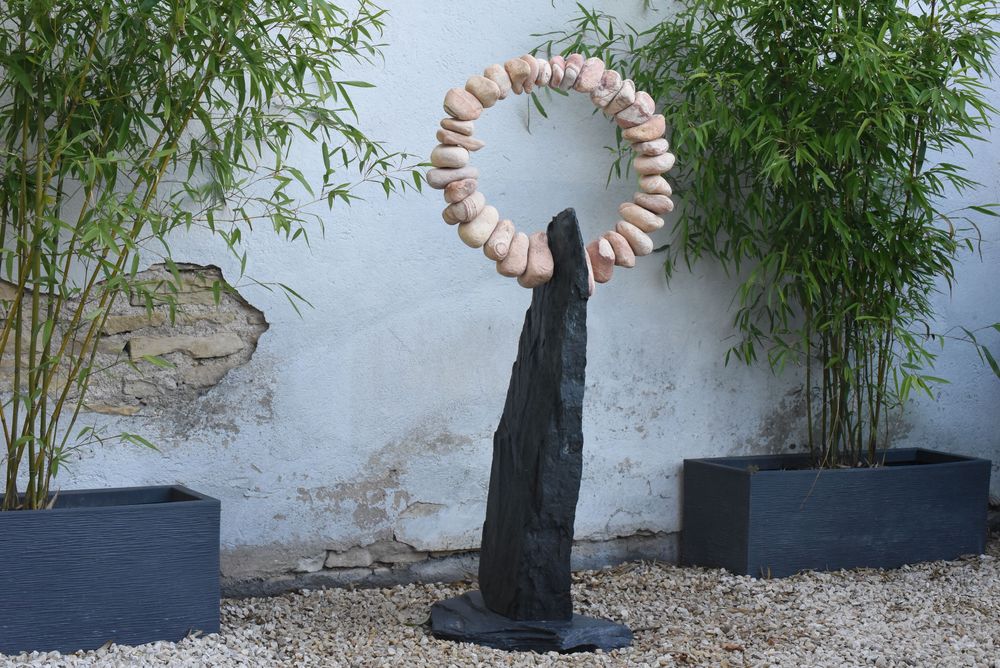 Sculpture Statue Jardin en Galets z&eacute;br&eacute;es beiges et roses Jardin