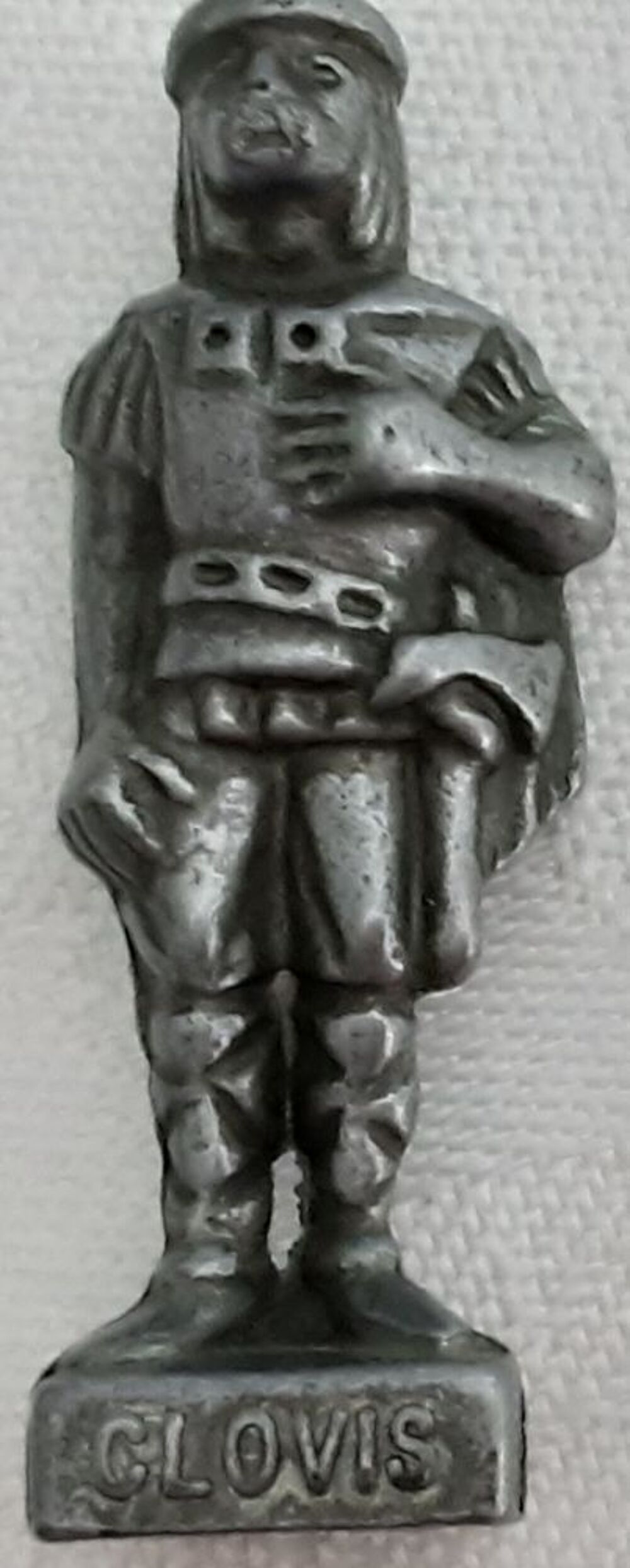 6 figurines "rois de FRANCE" m&eacute;tal ind&eacute;termin&eacute; 