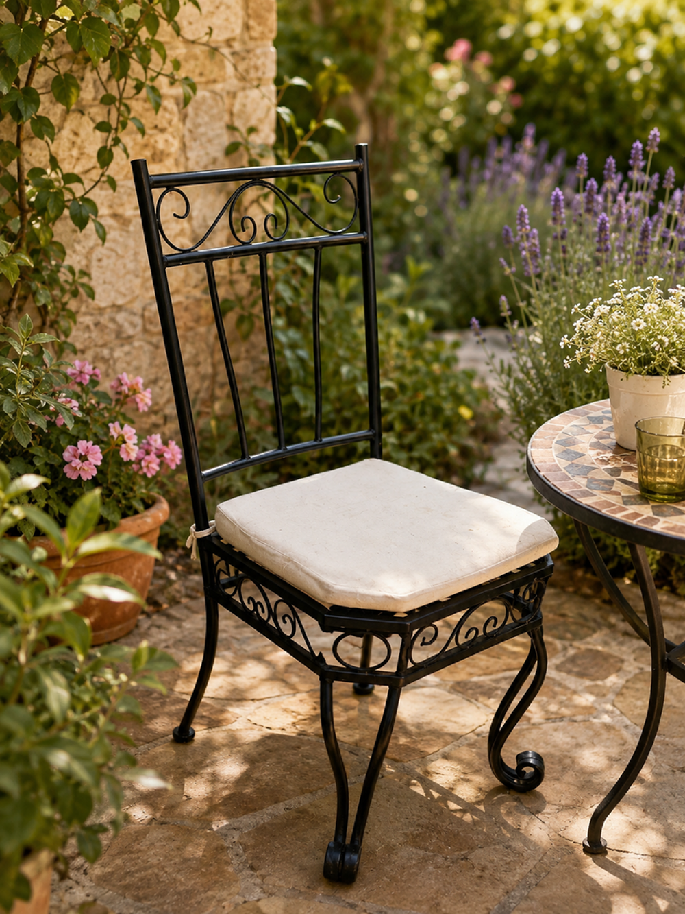 lot 2 chaises fer forg&eacute; Maisons du Monde boh&egrave;me chic Meubles