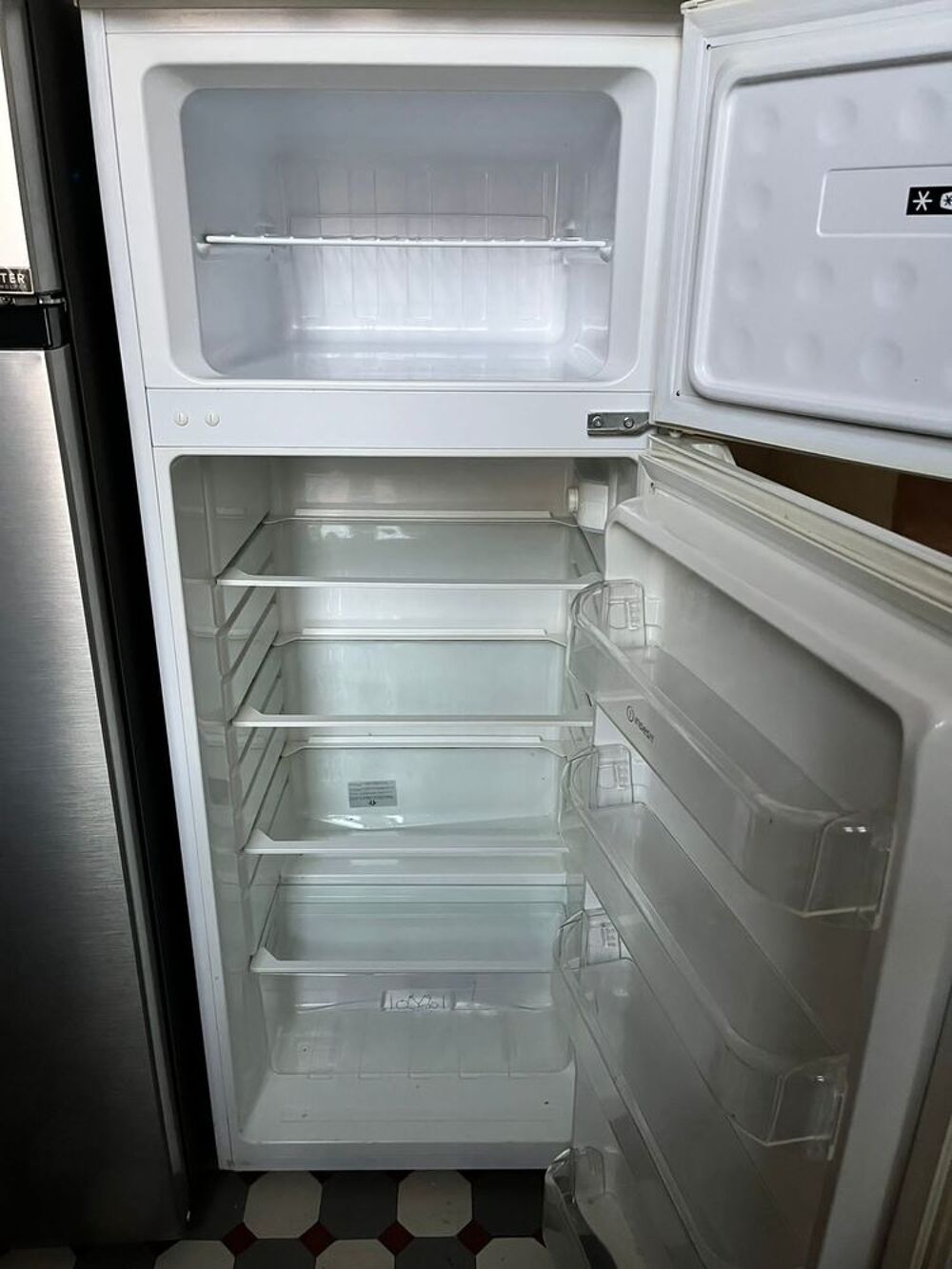 R&eacute;frig&eacute;rateur Indesit RAA29 Electroménager