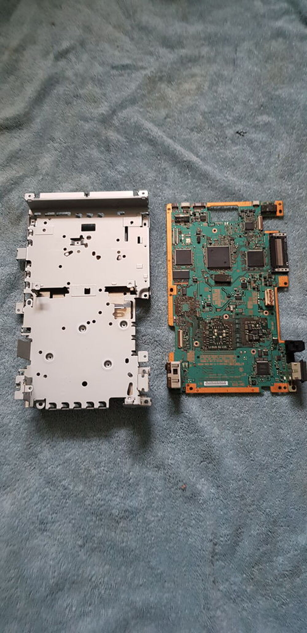 Carte m&egrave;re PS2 SCPH 39004 (GH19) + chassis m&eacute;tallique Consoles et jeux vidéos
