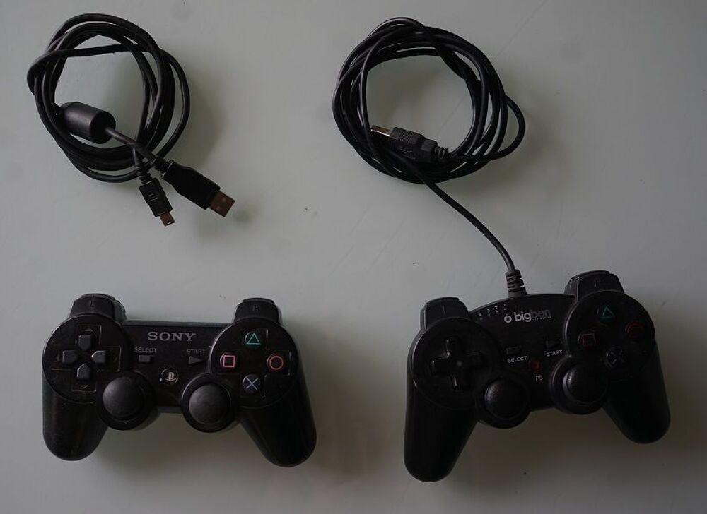 console PS 3 + 2 manettes + clavier + connectiques Consoles et jeux vidéos