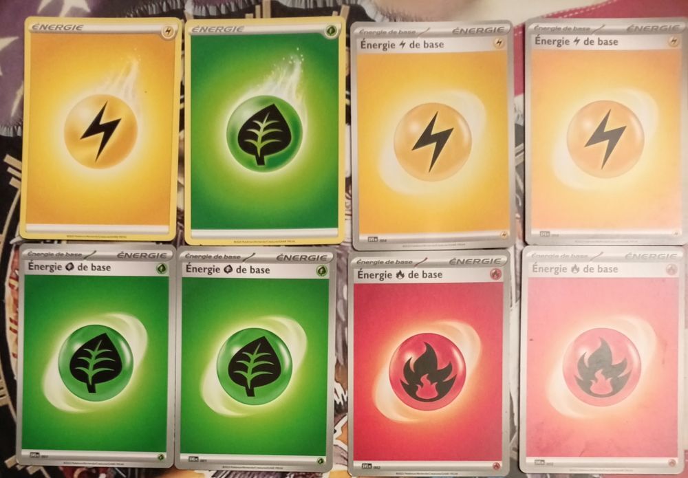 POKEMON X 50 CARTES Jeux / jouets