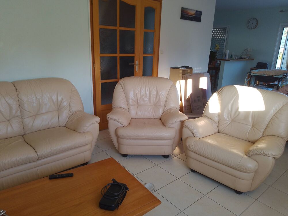 canap&eacute; 3 places cuir, blanc cass&eacute; + 2 fauteuils Meubles
