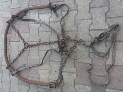 Bride d'attelage ancienne pour cheval
Longueur 0m75
15 Castries (34)