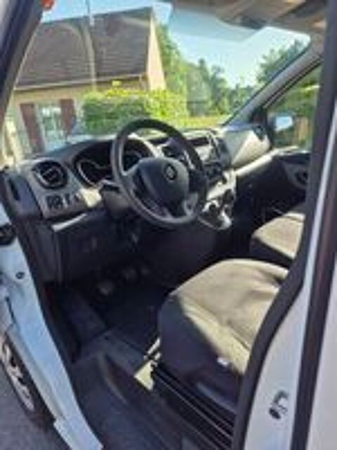 Trafic TRAFIC CA L1H1 1000 KG DCI 115 CONFORT 2015 occasion 76650 Petit-Couronne