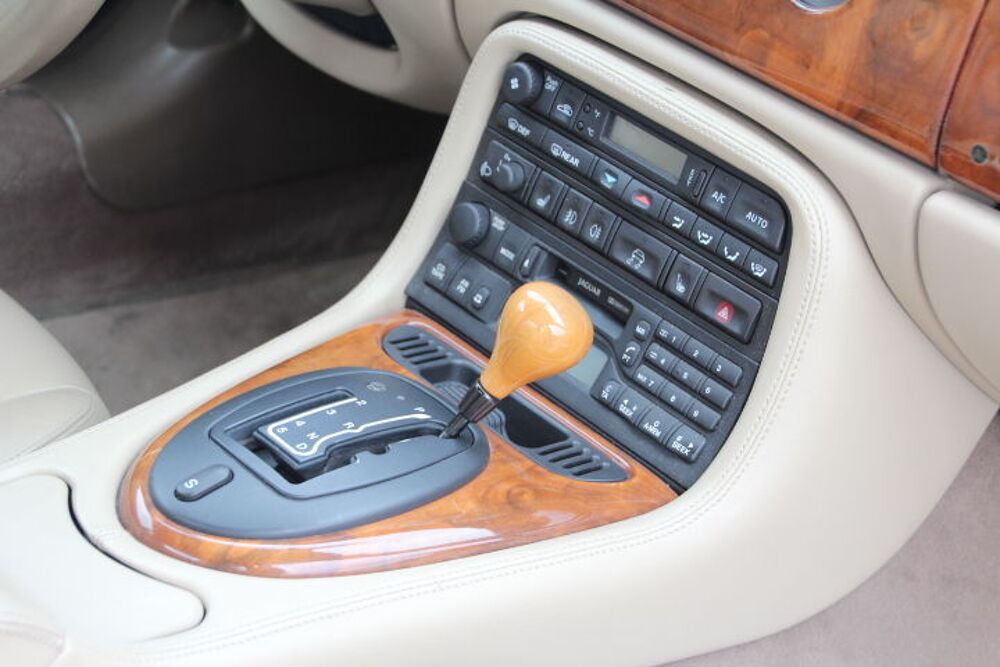XK8 4.2i V8 2003 occasion 59310 Auchy-lez-Orchies