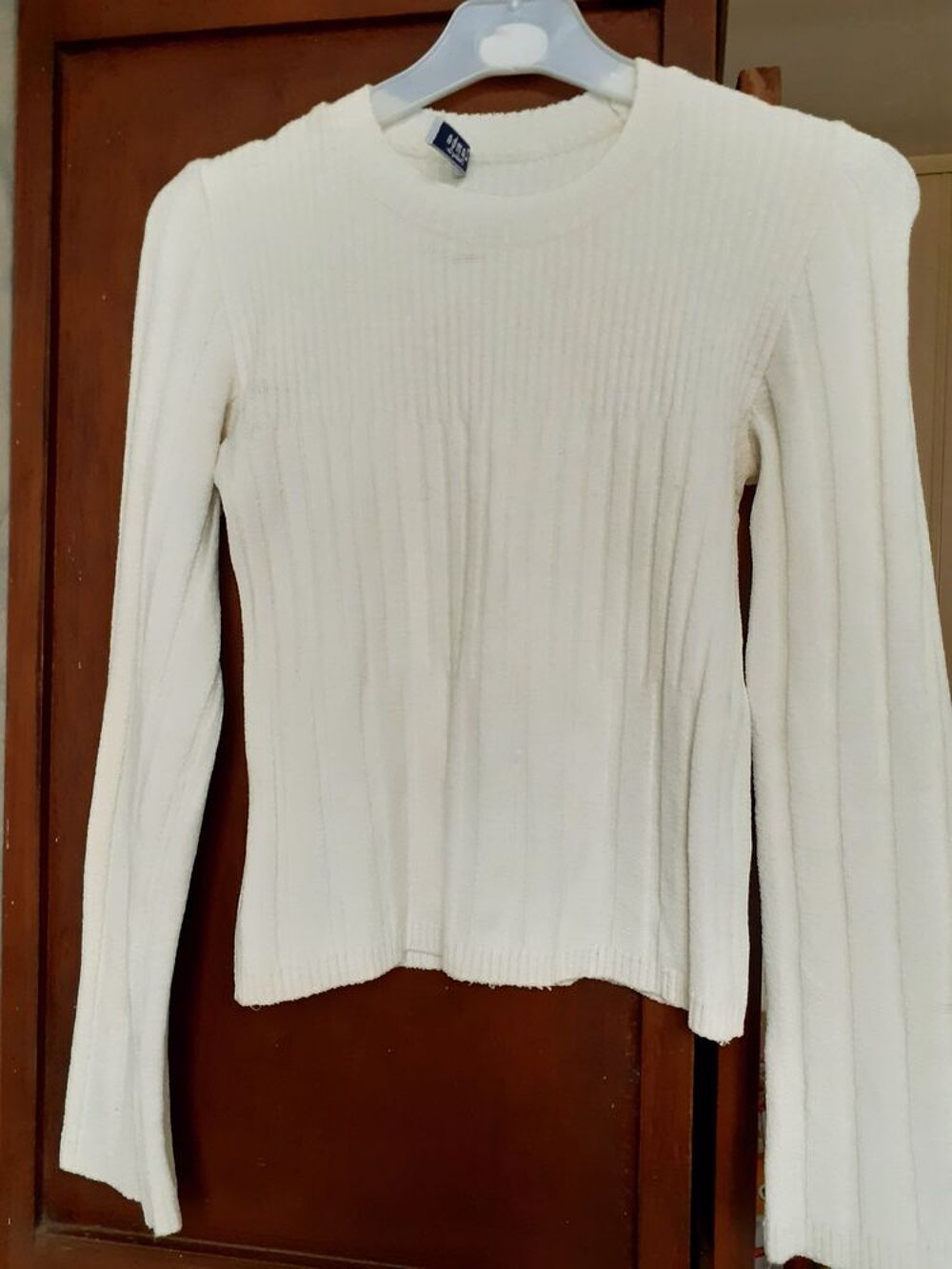 Pull blanc cass&eacute; taille XS Vtements