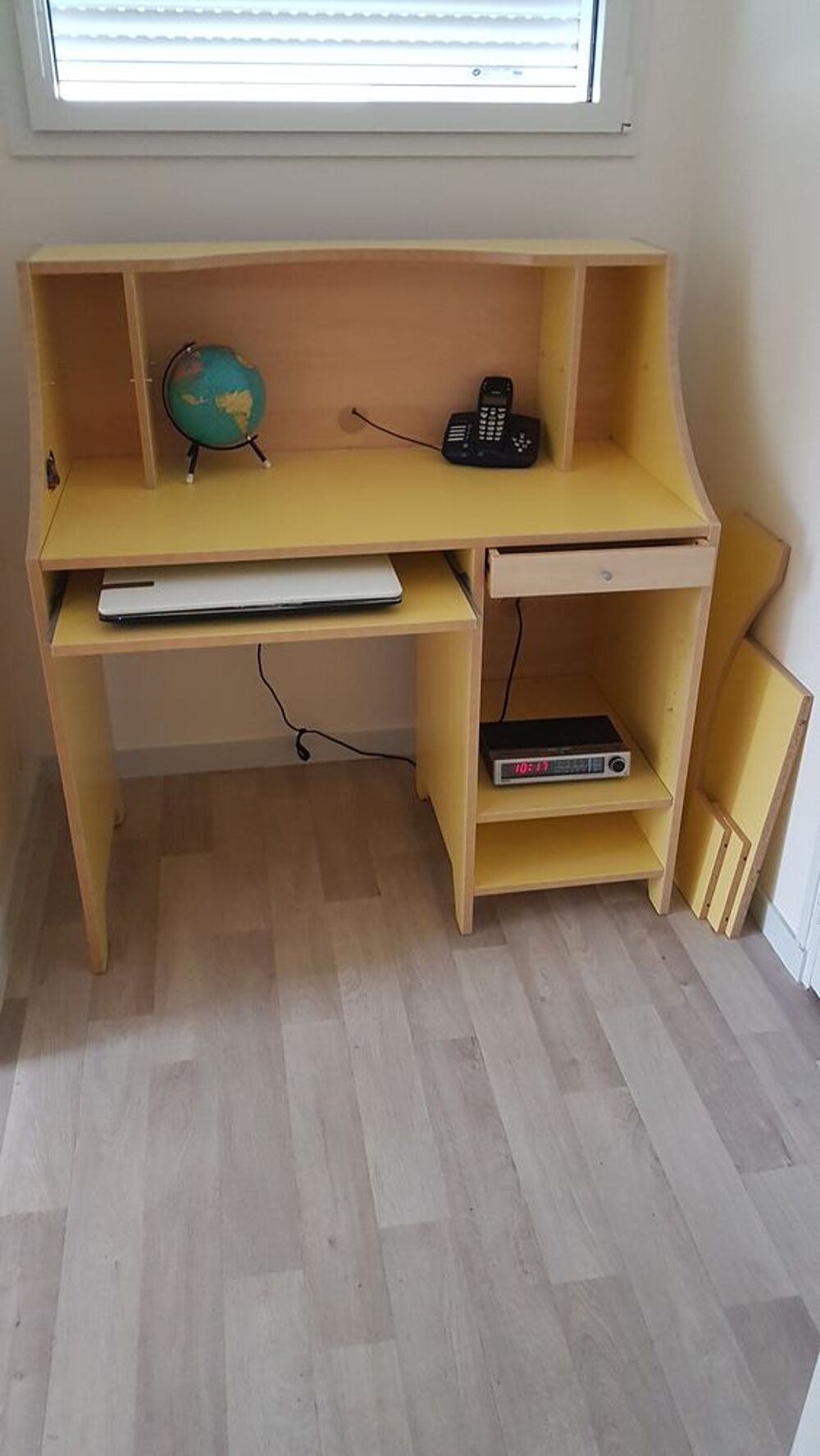 BUREAU SECR&Eacute;TAIRE + Tablette Ordinateur, &Eacute;tag&egrave;res amovibles. Meubles