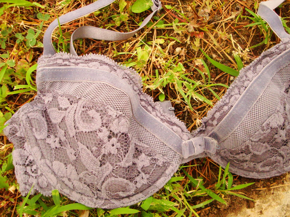 Ensemble soutien gorge et culotte gris fonc&eacute; Vêtements