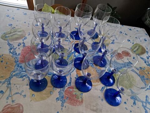 lot de verres neufs pied bleus 16 Nogent-le-Rotrou (28)