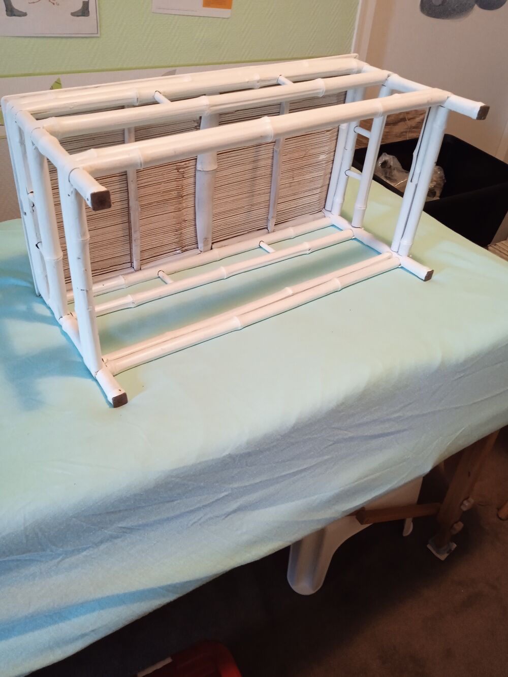 Petite table basse en bambou vintage . Meubles
