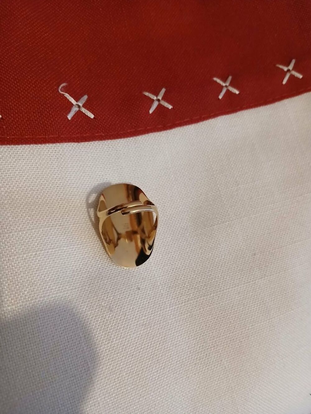  Deux magnifiques bagues neuves ovales avec pierre N&deg; 1444 Bijoux et montres