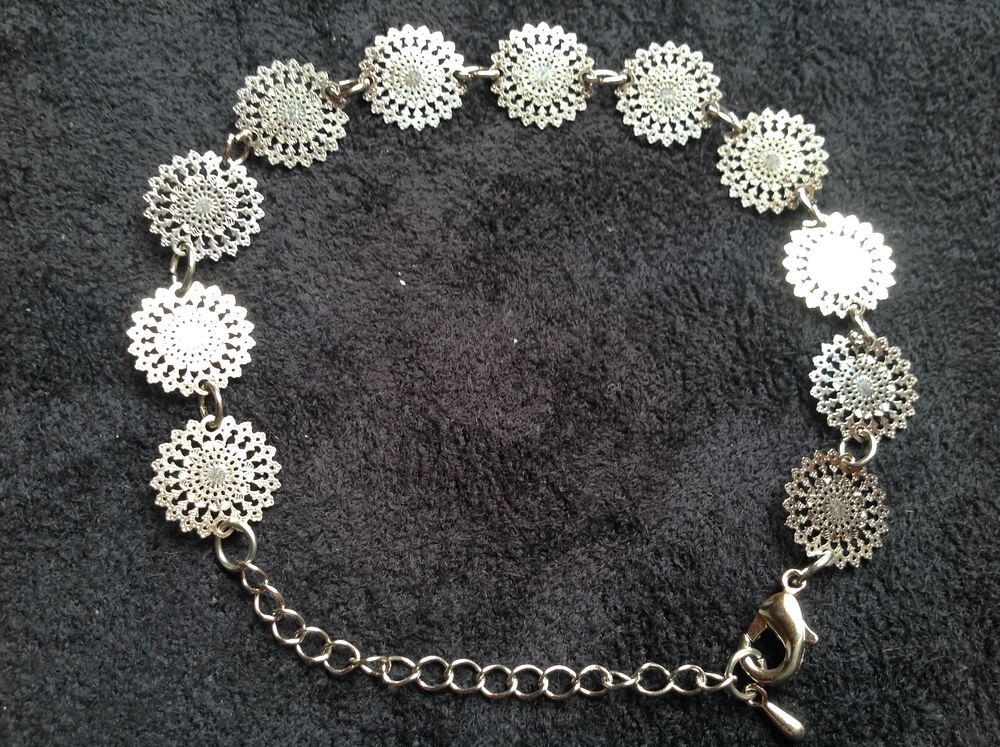 BRACELET ARGENT&Eacute; FLEUR DE ViE RONDE 23 cm Envoi Possible
Bijoux et montres