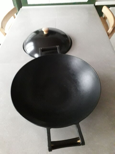 Wok en fonte, compatible tous feux 30 Somme-Tourbe (51)