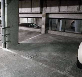  Parking / Garage à louer 18 m²