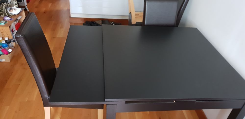 1 table extensible en excellent &eacute;tat + 4 chaises Meubles