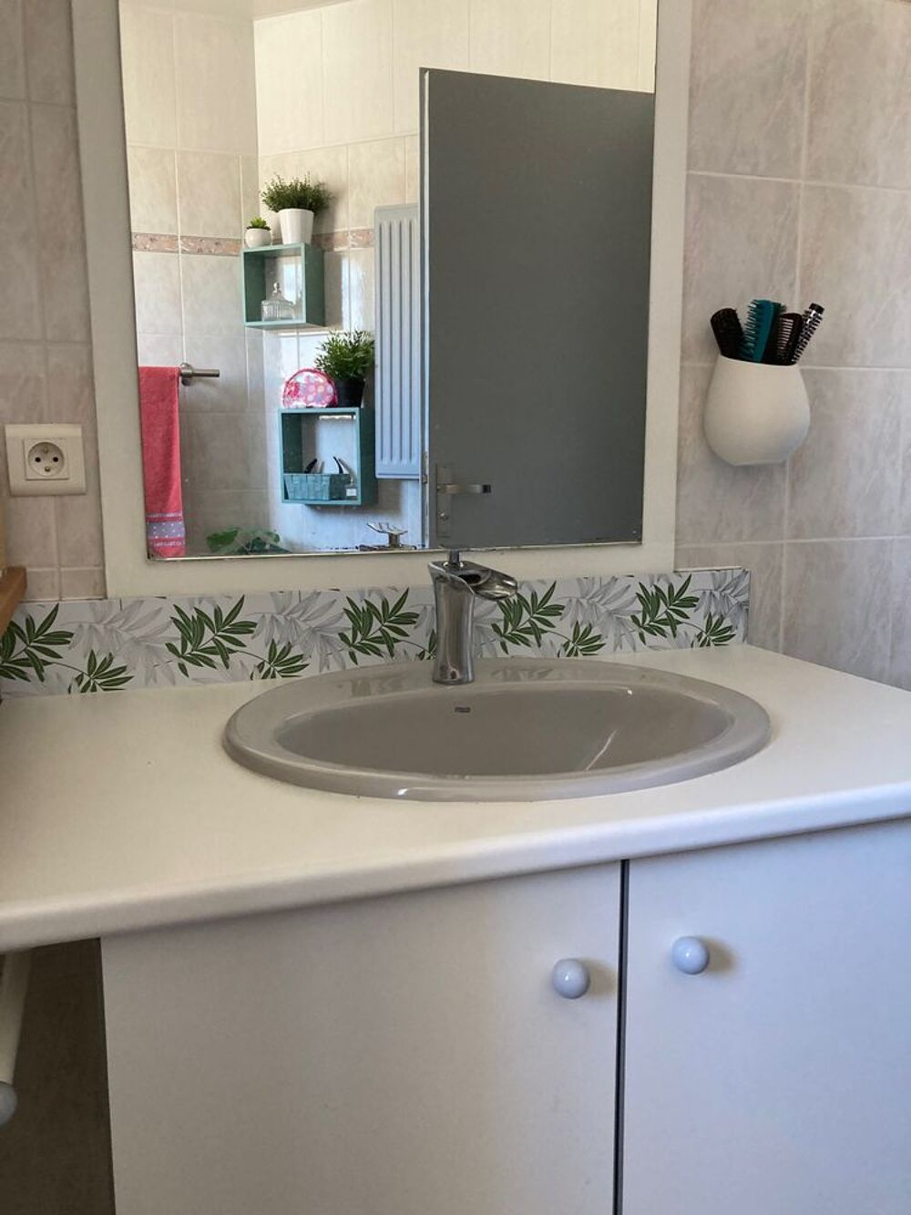 Meuble de salle de bain avec vasque et robinetterie Meubles