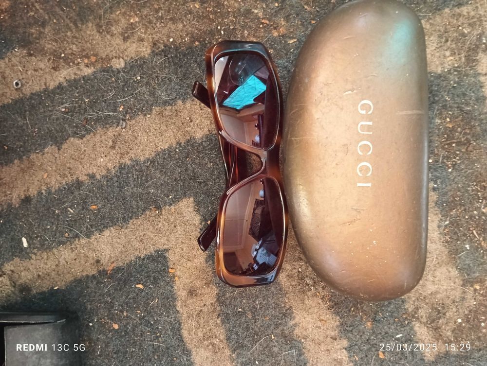 plusieurs paires de lunettes loupe et soleil. Faire offre. 