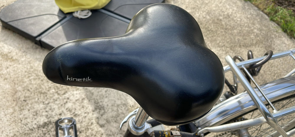 V&eacute;lo &eacute;lectrique vintage de la poste Vélos