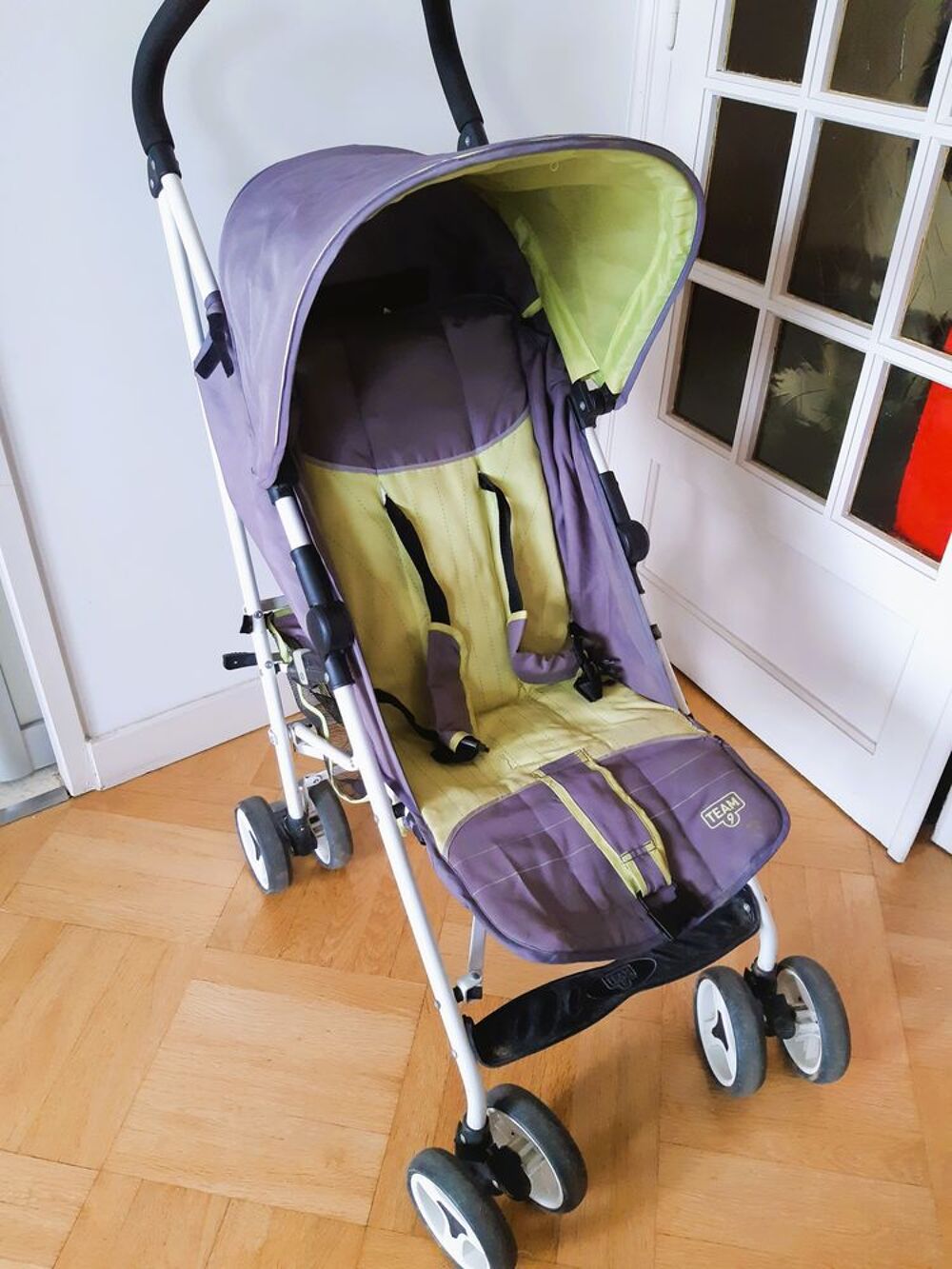 Poussette-canne TEAM 9 . Mobilier enfants