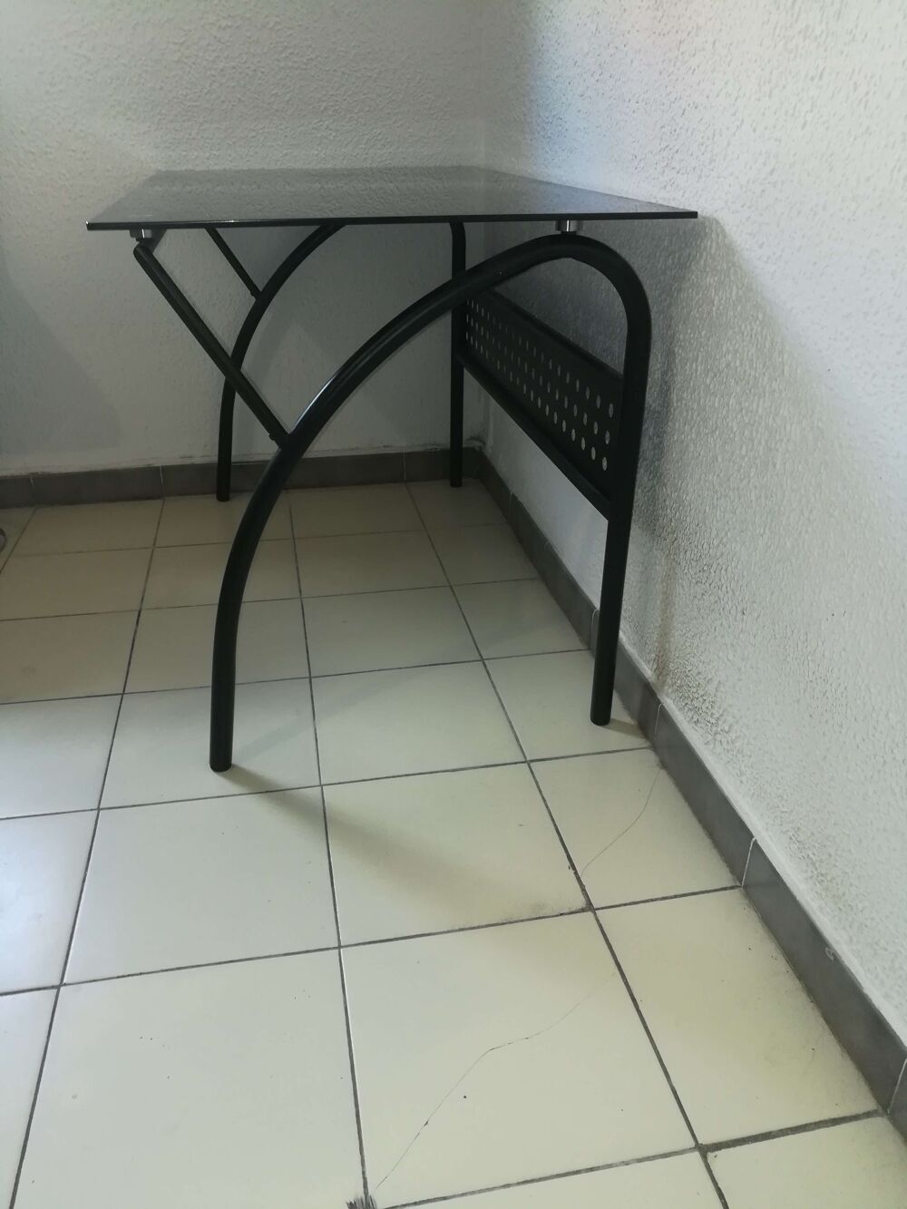 Bureau en m&eacute;tal et en verre Meubles