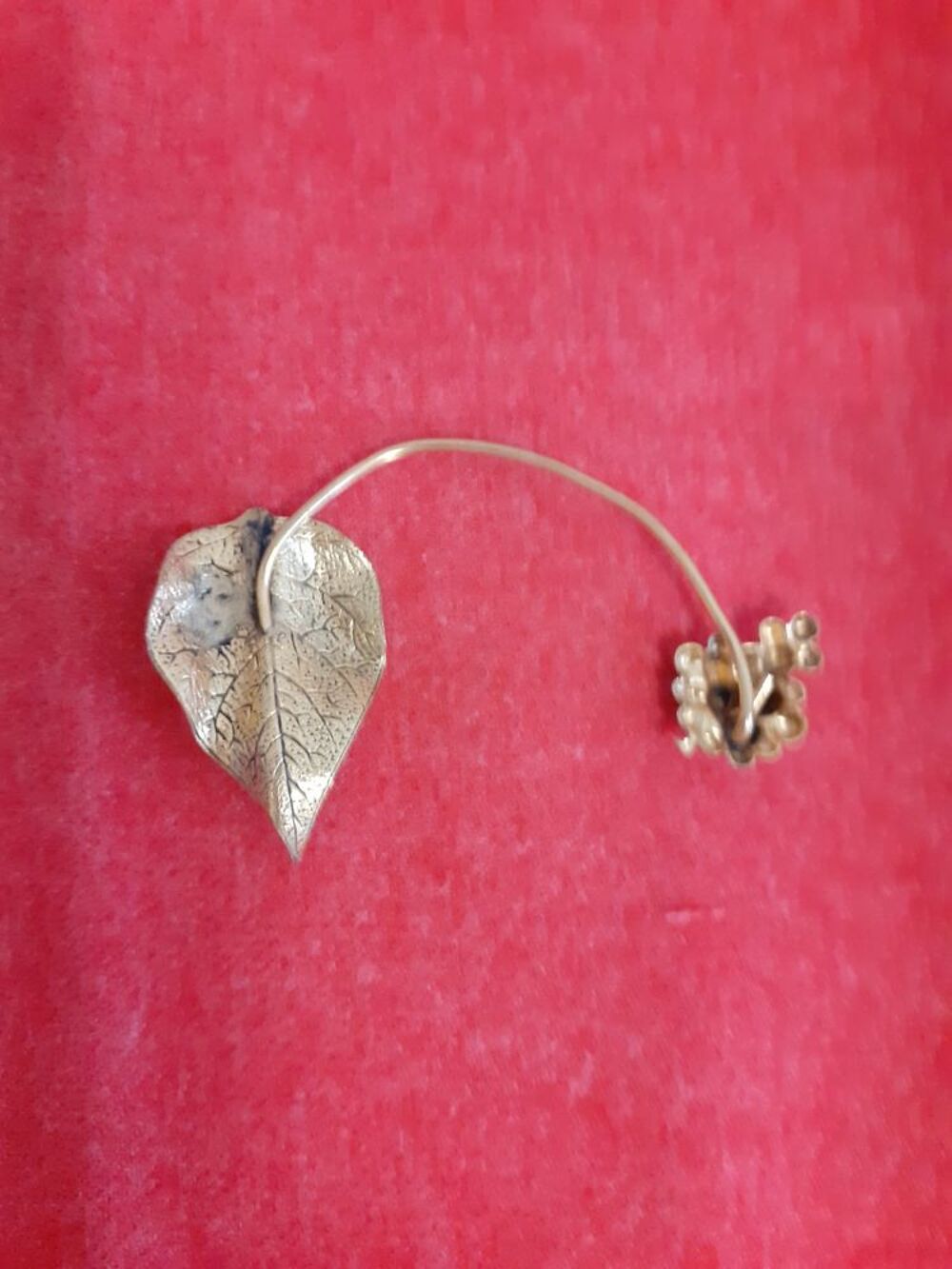 BIJOU D'OREILLE dor&eacute; Bijoux et montres