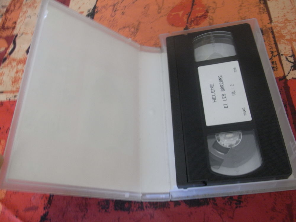 VHS H&eacute;l&eacute;ne et les garcons Vol 2 Photos/Video/TV