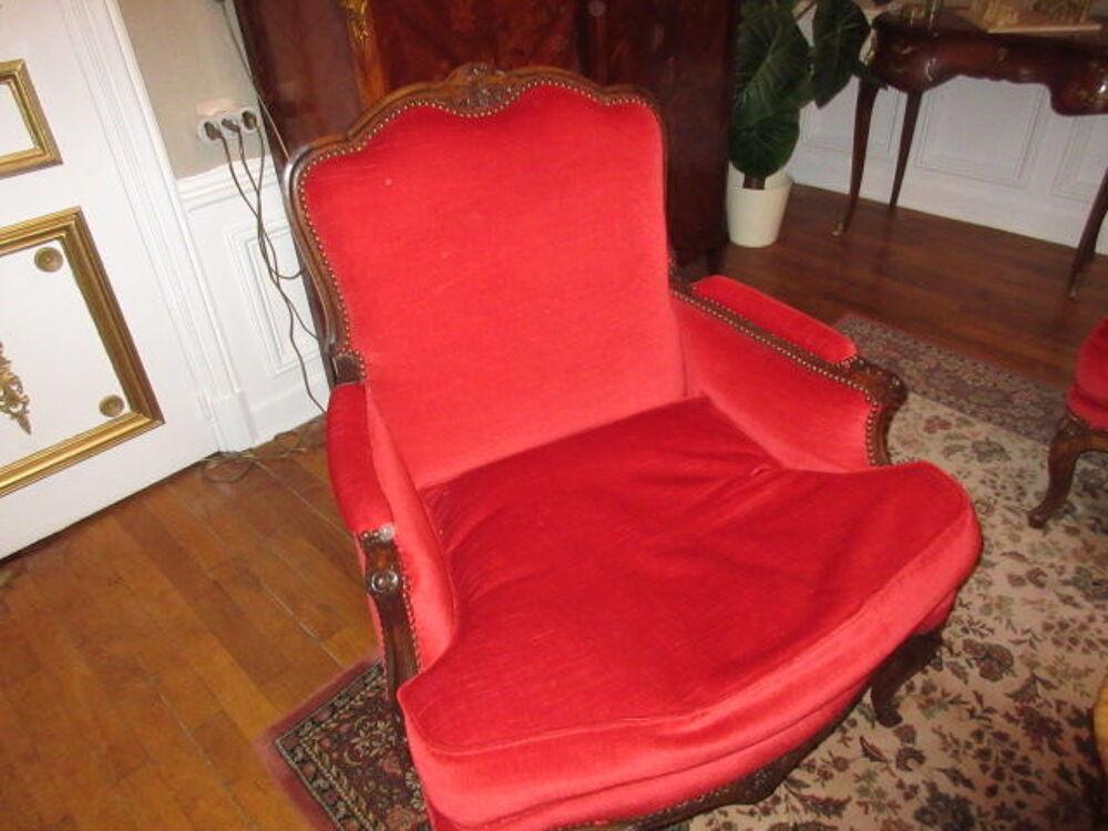 Tr&egrave;s joli salon ancien de style Louis xv en chene et velours Meubles