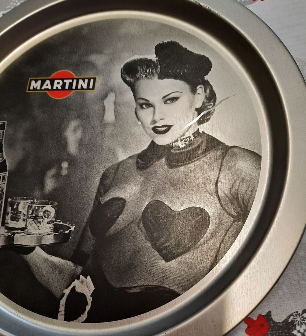 Ancien plateau de bar Martini en m&eacute;tal et pin up vintage Dcoration