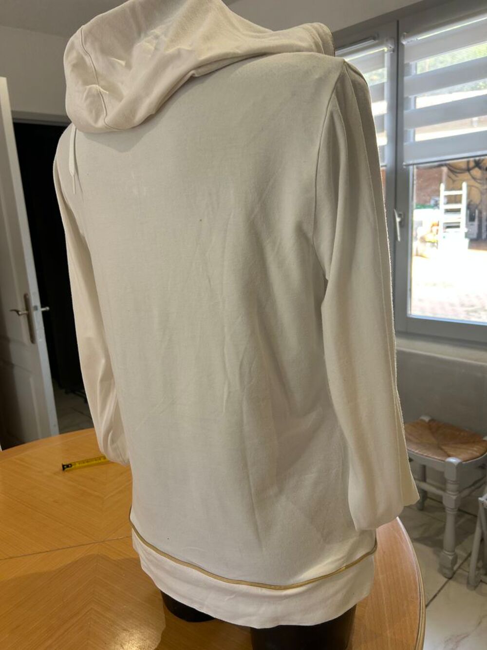 BLOUSON SPORT A CAPUCHE MARQUE PUMA BLANC Vêtements