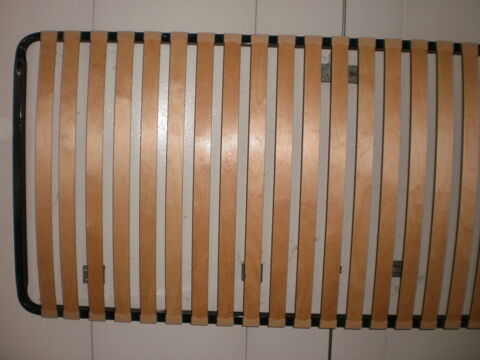 2 lits 90 avec matelas , tr�s propre, visible sur place 80 La Chapelle-Saint-Luc (10)