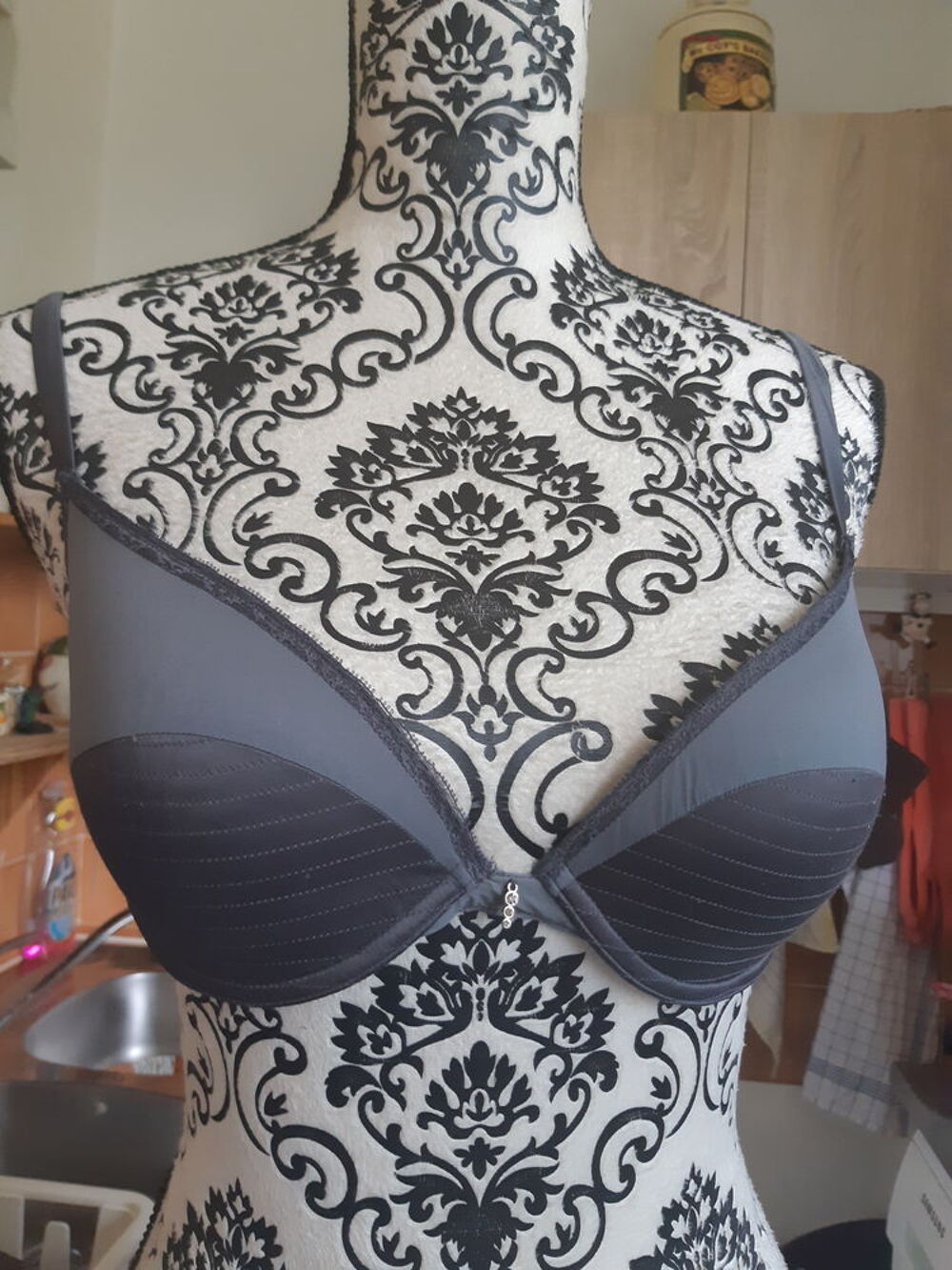  soutien gorge gris ETAM Taille 90B
Vêtements