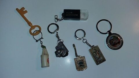 6 porte clefs d'�poque diff�rentes 5 Saumur (49)