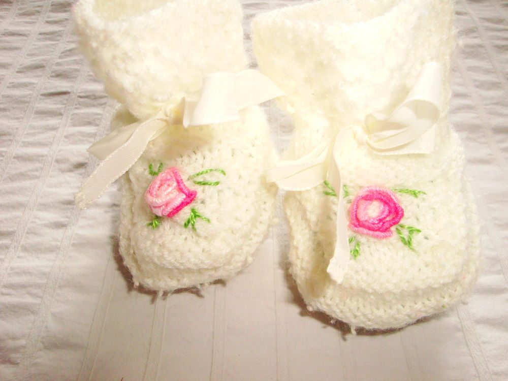 Brassi&egrave;re et chaussons assortis 1er &acirc;ge blanc Vêtements enfants
