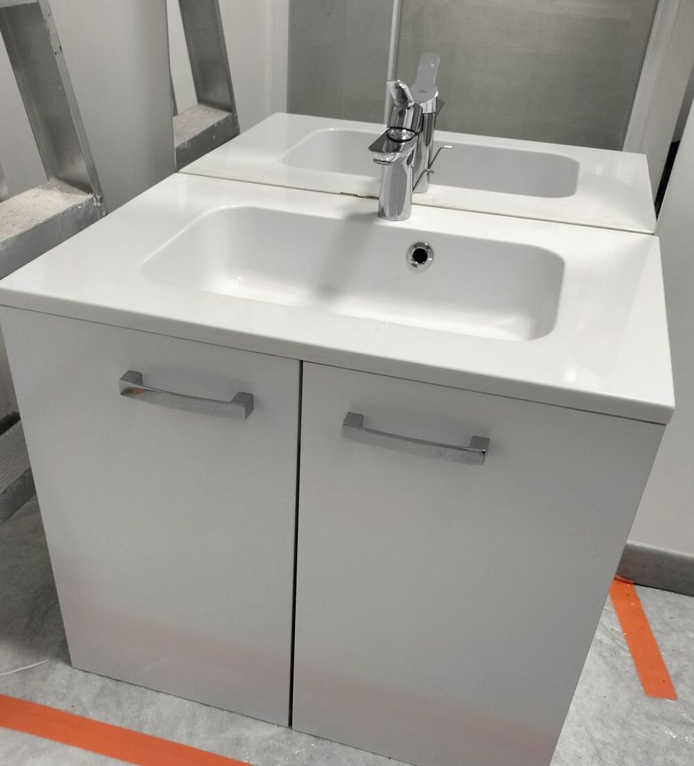 Plan vasque avec mitigeur + meuble Meubles