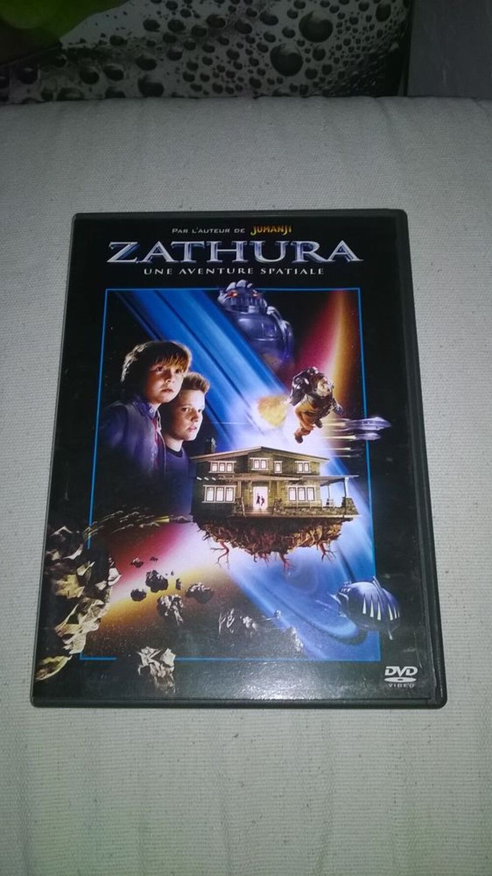 DVD Zathura 
2006
Excellent etat
En Fran&ccedil;ais
+Bonus
Au f DVD et blu-ray