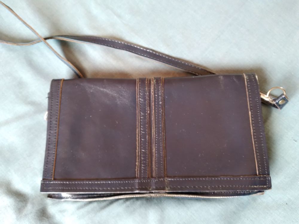 Pochette cuir bleue Maroquinerie