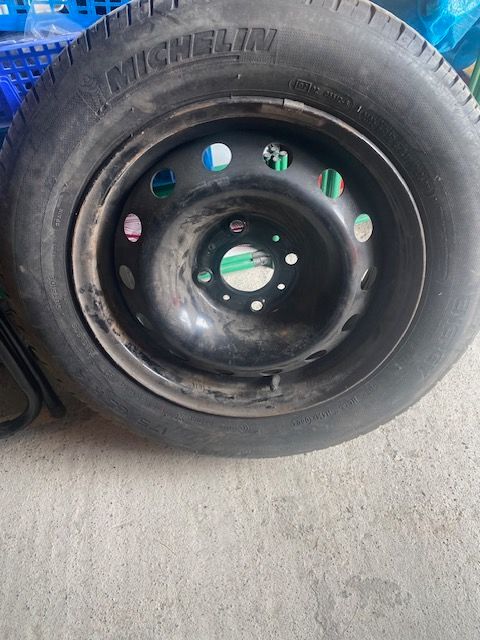 Pneu Michelin et jante 175/65/R14 Mions (69)